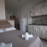 شقة Miki