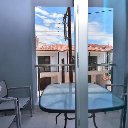 Miki Apartmán Polychrono